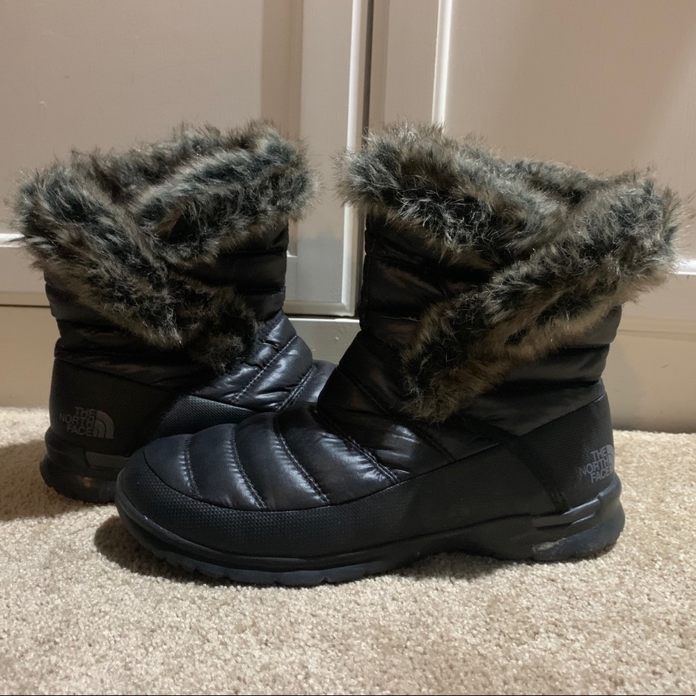 The North Face black with fur winter boots